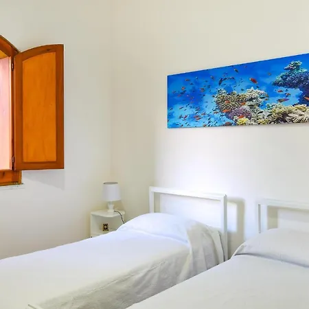 Beautiful Home In Sangineto Lido With Wifi And 4 Bedrooms Vakantiehuis Marina di Belvedere