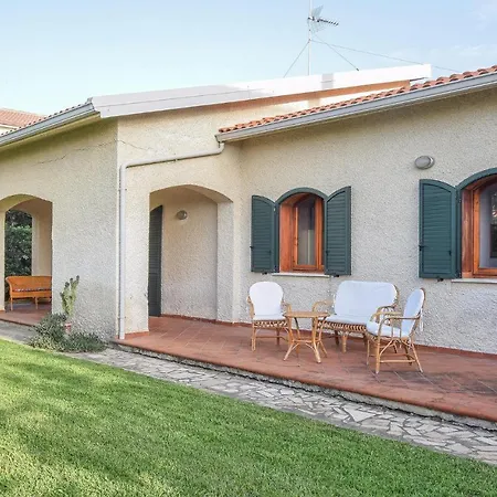 Beautiful Home In Sangineto Lido With Wifi And 4 Bedrooms *