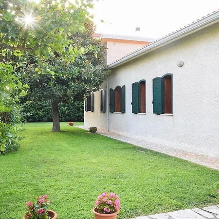 Beautiful Home In Sangineto Lido With Wifi And 4 Bedrooms Vakantiehuis *