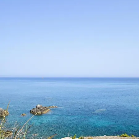 Beautiful Home In Sangineto Lido With Wifi And 4 Bedrooms Vakantiehuis