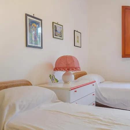 Beautiful Home In Sangineto Lido With Wifi And 4 Bedrooms * Marina di Belvedere