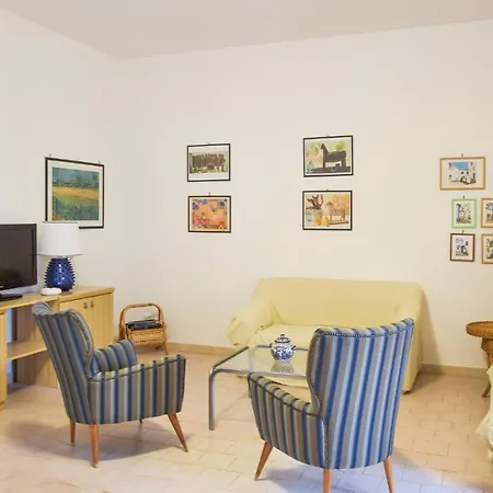 Beautiful Home In Sangineto Lido With Wifi And 4 Bedrooms Vakantiehuis Marina di Belvedere