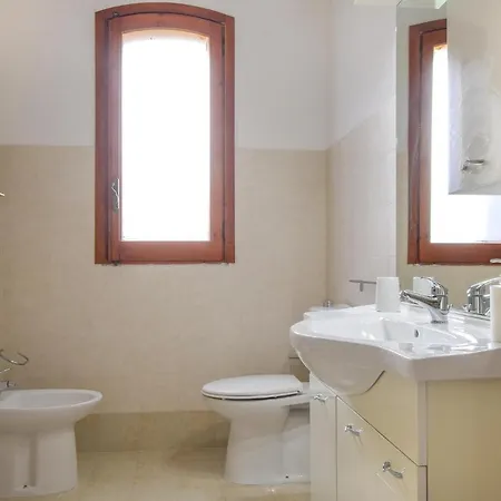 Beautiful Home In Sangineto Lido With Wifi And 4 Bedrooms Vakantiehuis Marina di Belvedere