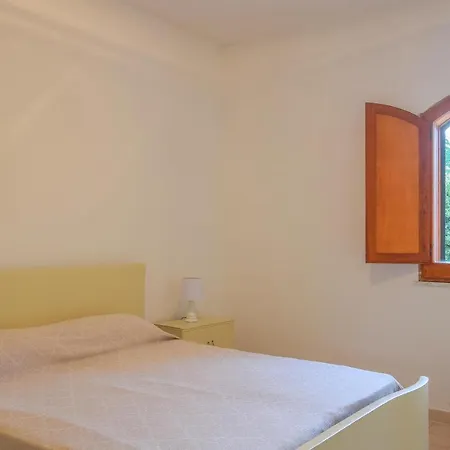 Beautiful Home In Sangineto Lido With Wifi And 4 Bedrooms Vakantiehuis Marina di Belvedere